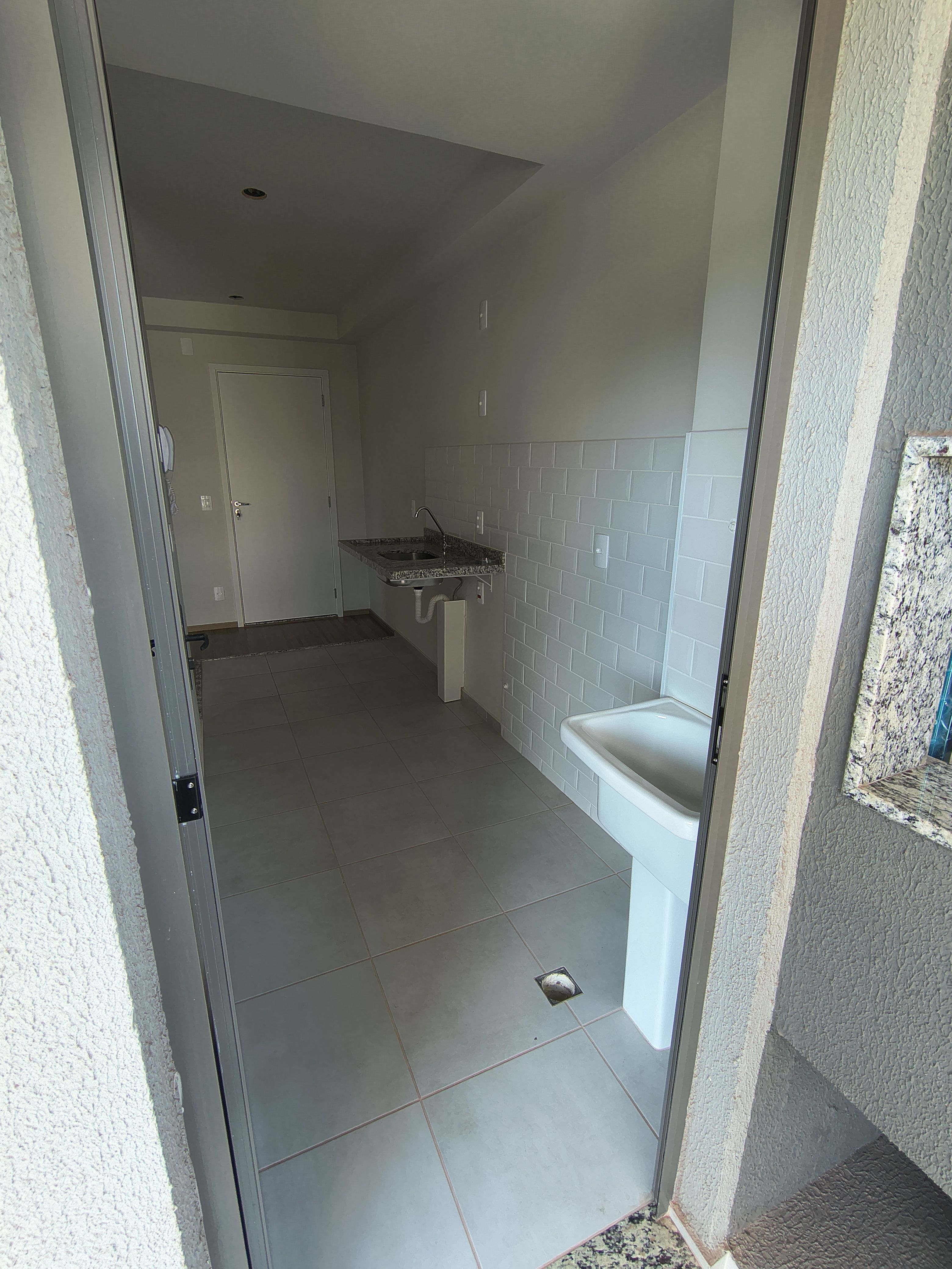 Apartamento à venda, Edifício carmel, 64M² úteis, 2 sendo 1 suíte, Sala estendida, Gleba Palhano,  Londrina - Pr