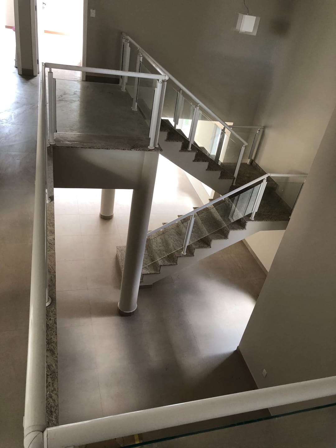 Casa à venda , Condomínio Acácia Imperial, 400m² privativos, 4 suítes, churrasqueira e piscina - Royal, Londrina, PR