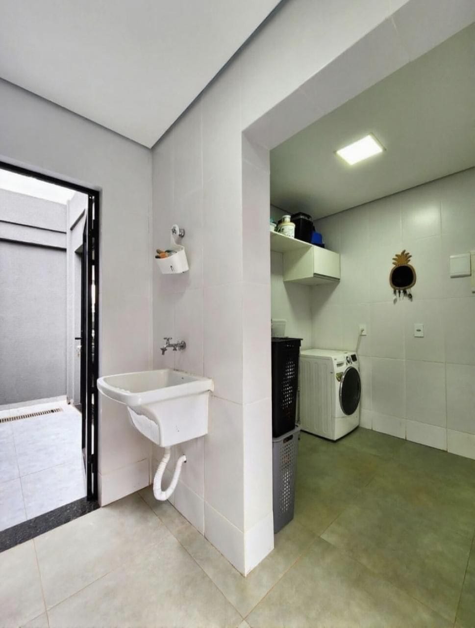Casa à venda , Condomínio Tangará, 235m² privativos, 3 suítes, 4 garagens, churrasqueira - Parque Tauá, Londrina, PR