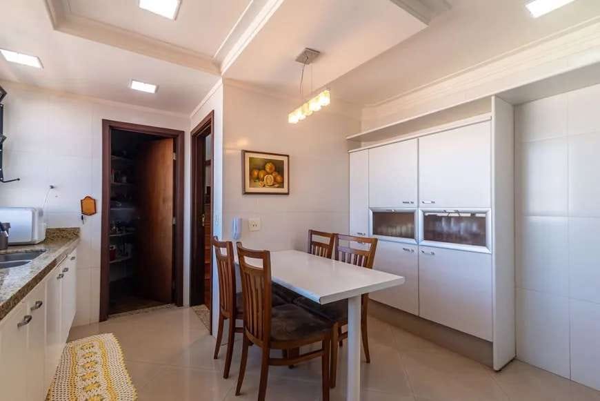Apartamento à venda - Cobertura Triplex, 4 quartos - 3 vagas de garagem - Centro, Londrina, PR