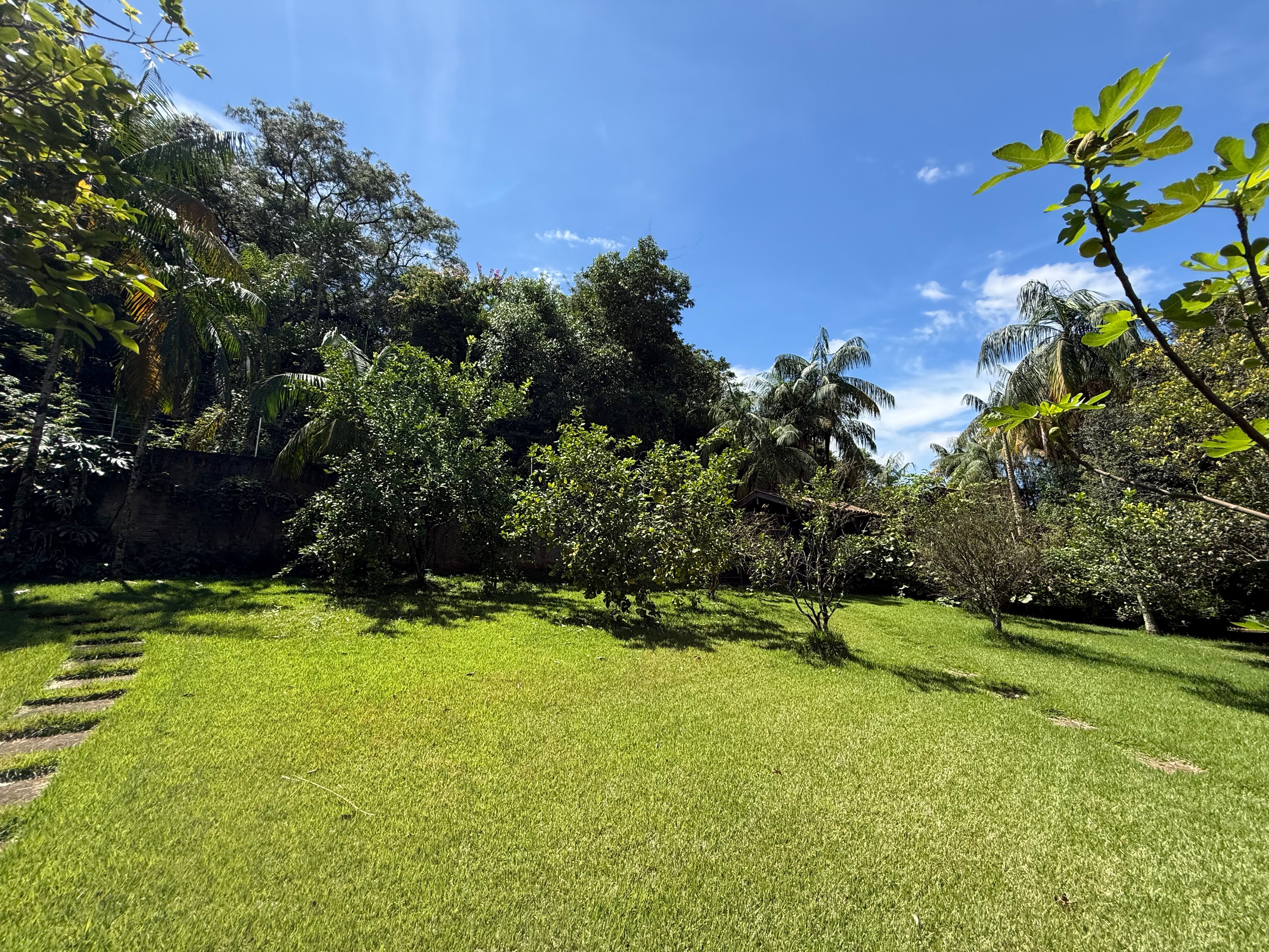 Chácara à venda próximo ao Shopping Catuaí e ao Royal Golf, Zona Sul, Londrina, PR