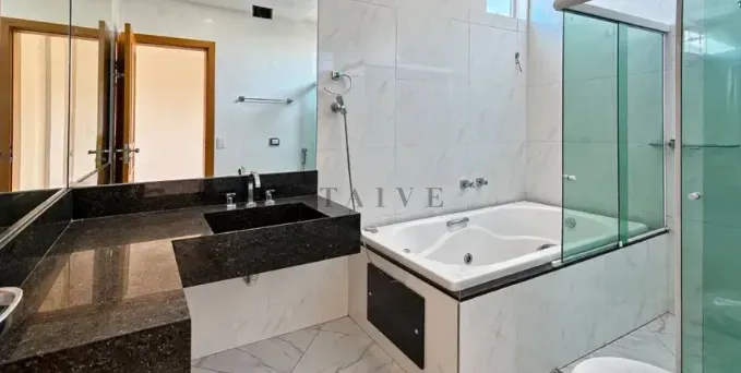 Casa à venda no bairro Tucanos, zona Sul, Londrina, com 4 suítes, 600 m², amplo quintal - foto 13