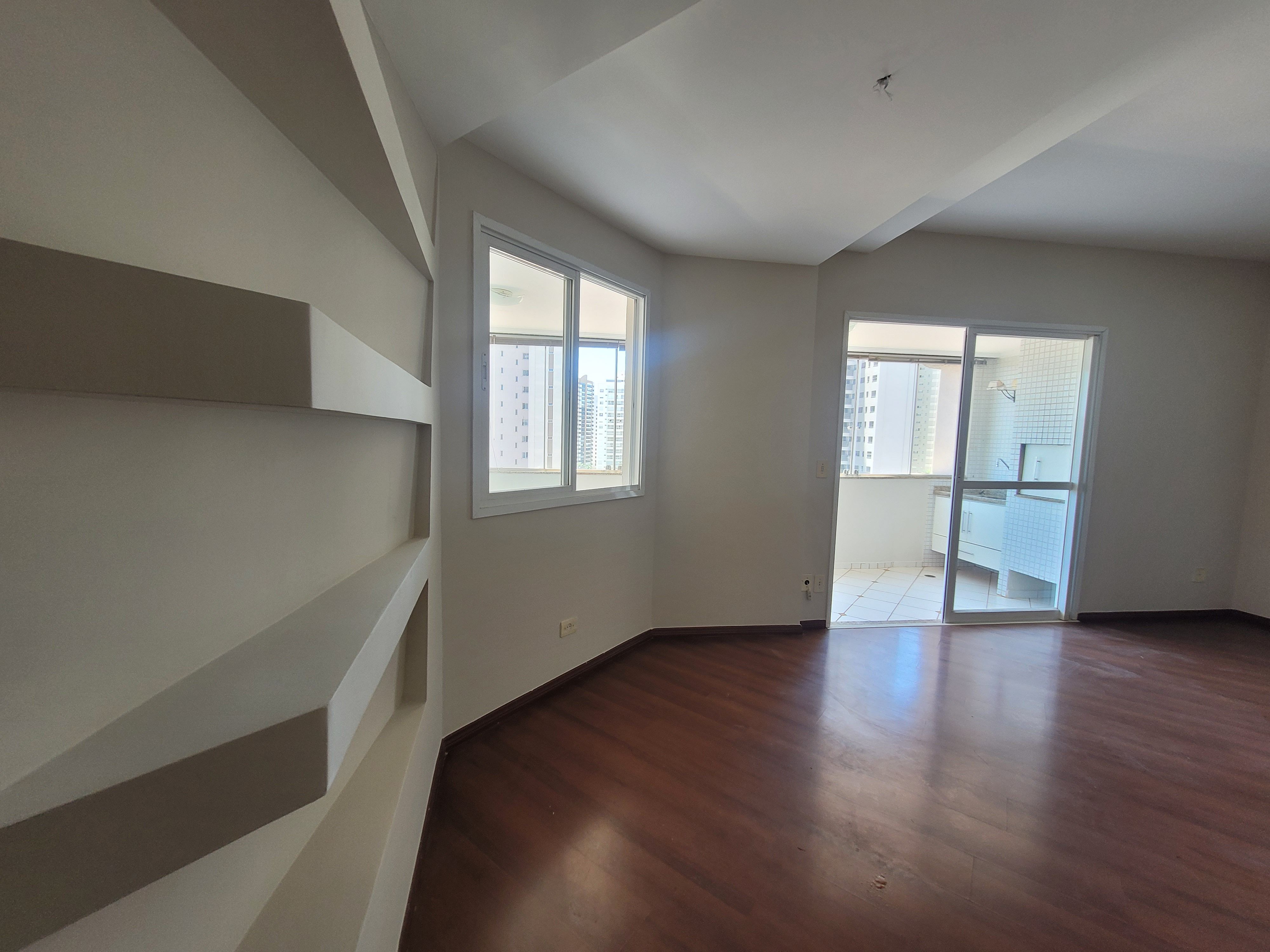 Apartamento  à Venda no edifício  Portal do lago,3 quartos/ 1 suite, andar alto, sol da manha,2 vagas de garagem,Gleba Fazenda Palhano, Londrina,