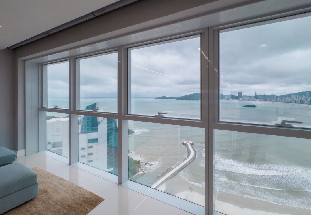 Apartamento à venda vista mar - Edifício Infinity Coast, 164m² úteis, 3 suítes, andar alto, 3 vagas  -  Pioneiros, Balneário Camboriú, SC