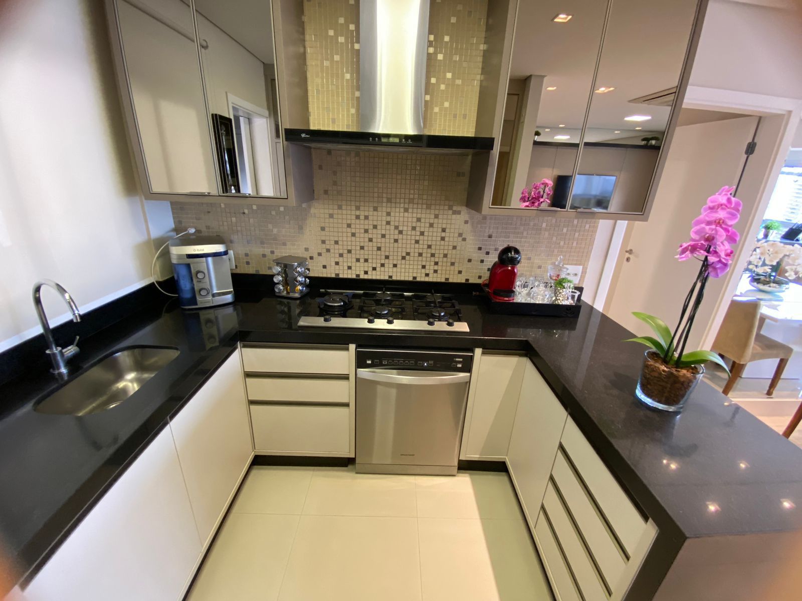 Apartamento à Venda, Ed Kensington, 114m2 úteis,  3 quartos sendo 1 suíte, 3 vagas- Gleba Palhano - Londrina, PR