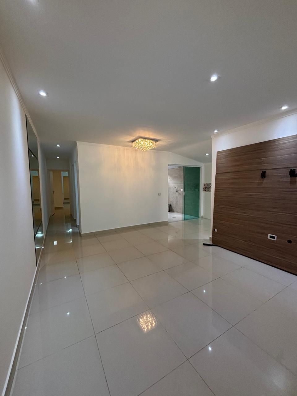 Casa à venda, 2 quatos, um closet, 2 vagas, 112M²,  Condomínio Sabará 1, Londrina-PR