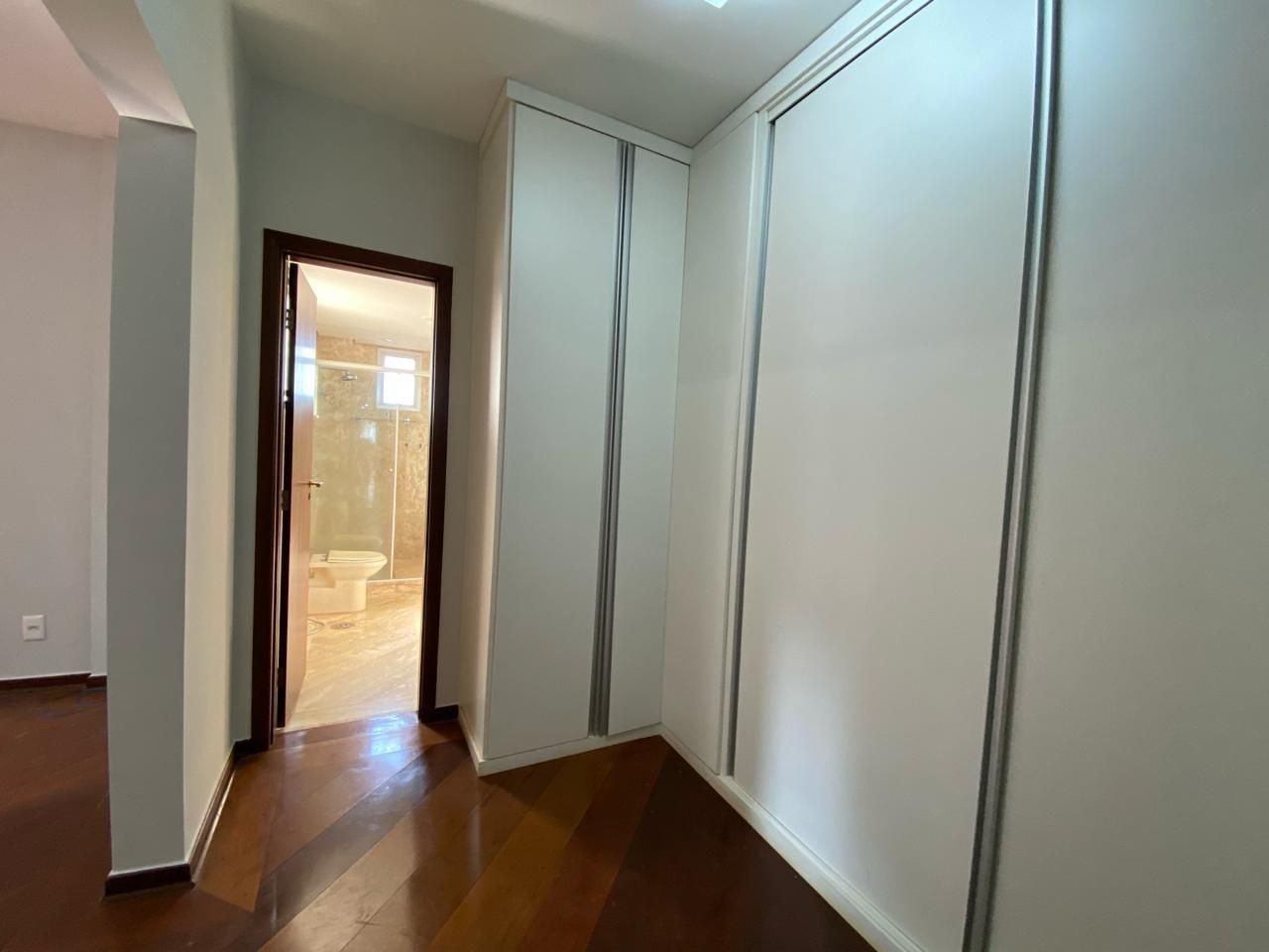 Apartamento 214m²/4 quartos (sendo 1 suíte)/ 02 vagas - Condomínio Edifício Príncipe de Galles,  R. Espírito Santo- Centro, Londrina, PR