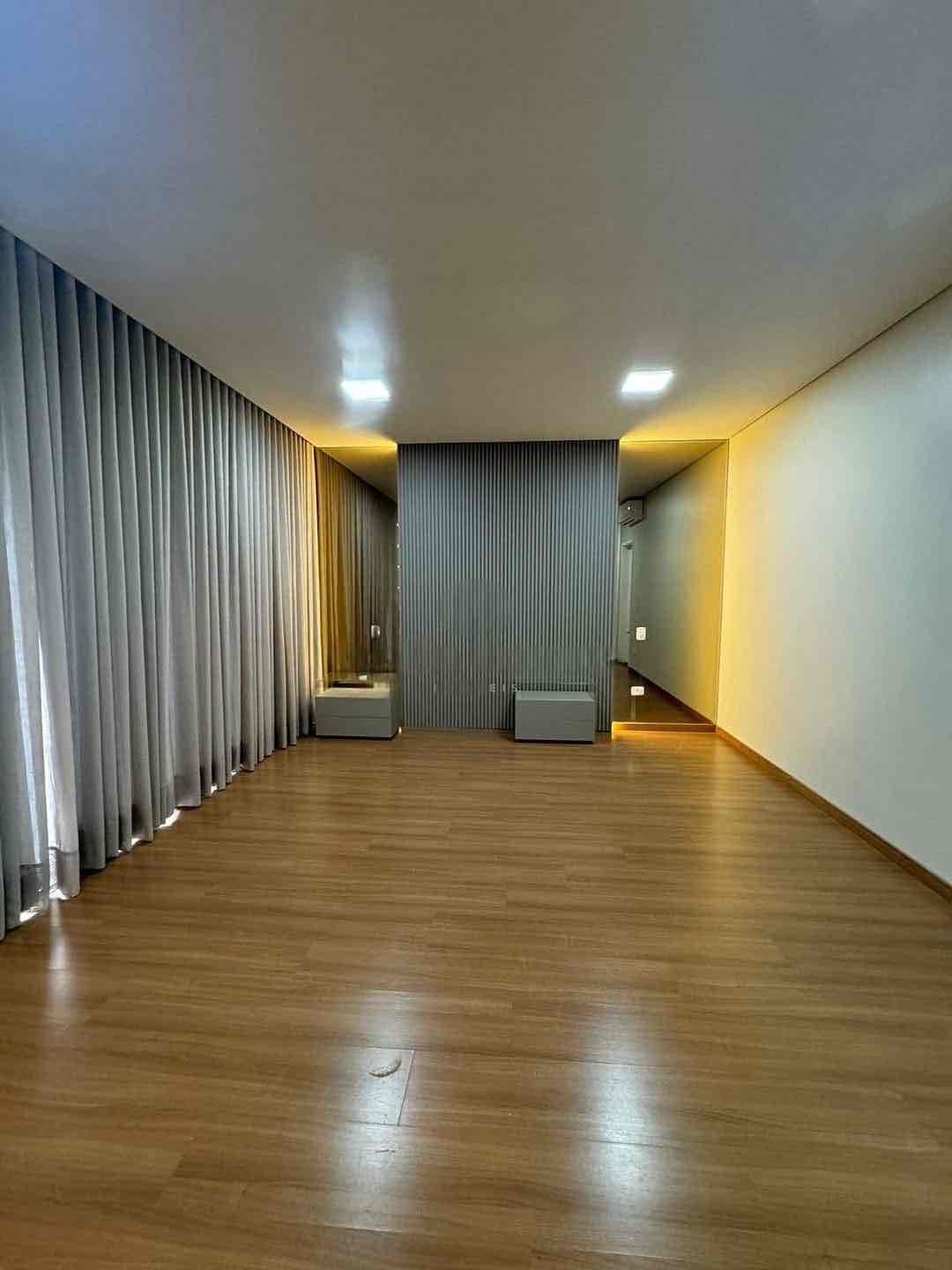 Casa  à venda, Royal Forest, 292m² úteis, 3 suítes, piscina aquecida, 4 vagas - Esperança, Londrina, PR