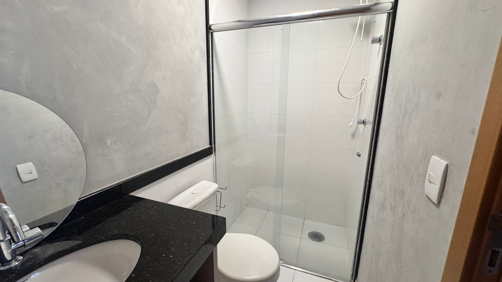 Apartamento para venda, Edifício Liberty Towers,  77m² úteis, 2 quartos sendo 1 suíte, andar alto, com planejados -  Santa Rosa, Londrina, PR