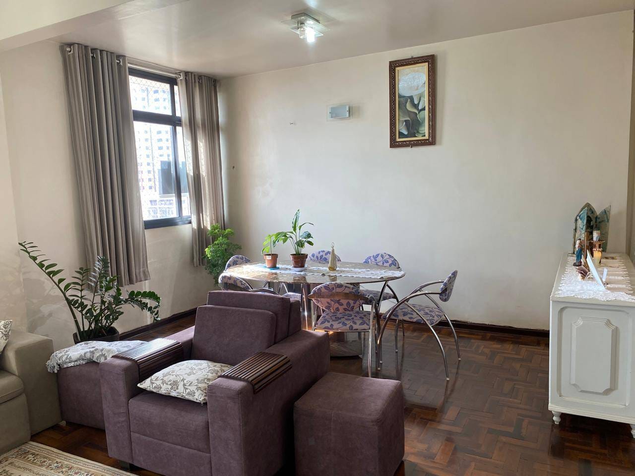 Apartamento à venda, 160 m²  úteis, 4 quartos sendo 1 suíte,  andar alto no Edifício Centro Comercial- Centro, Londrina, PR