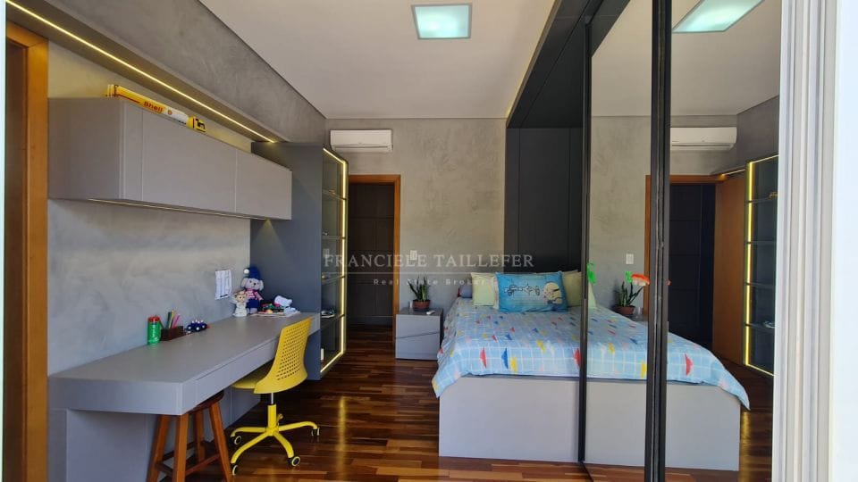 Casa térrea 295m²úteis/4 quartos (sendo 3 suítes) com piscina -Condomínio Acácia Imperial - Londrina Pr