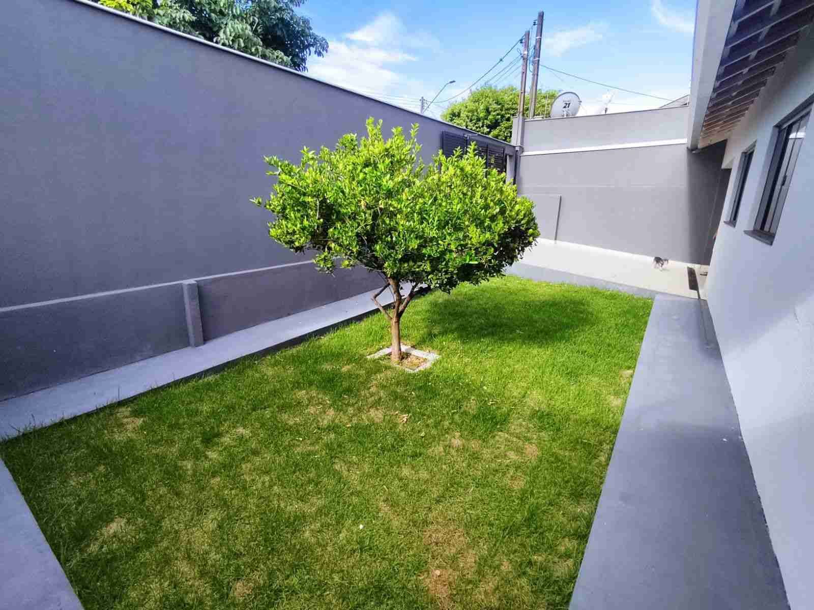 Casa à venda, 152m2 úteis, área total 330m2, 3 quartos, 3 vagas-  Mônica Londrina Pr