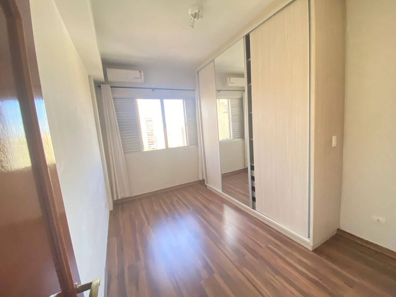 Apartamento à venda, 467m²  úteis, cobertura penthouse, 4 dormitórios sendo 2 suítes, 4 banheiros, Centro - Londrina, PR