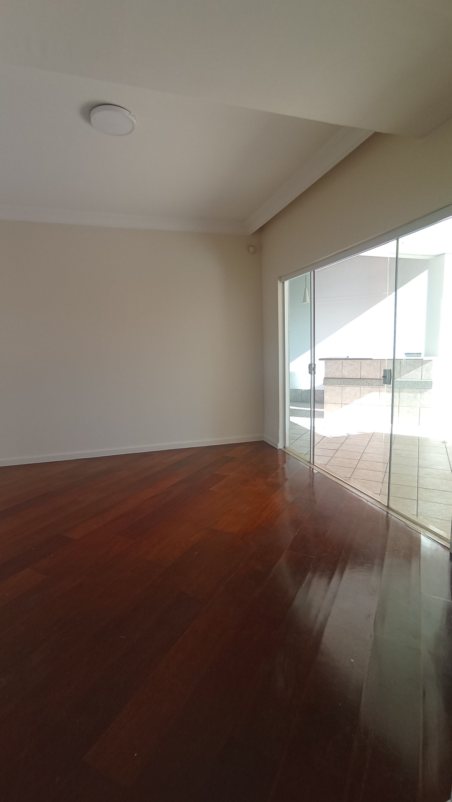 Casa à Venda, 4 quartos - 2 suítes/ piscina/ Tucanos,  Londrina, PR