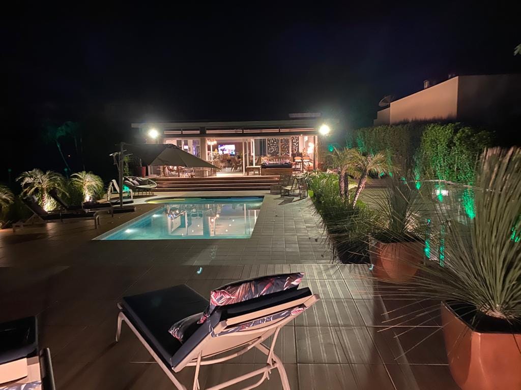 Chácara à Venda, porteira fechada, 1582m² no Condomínio das Águas, casa de 420m² úteis, 4 suítes,  piscina, 14 vagas - Porecatu, PR