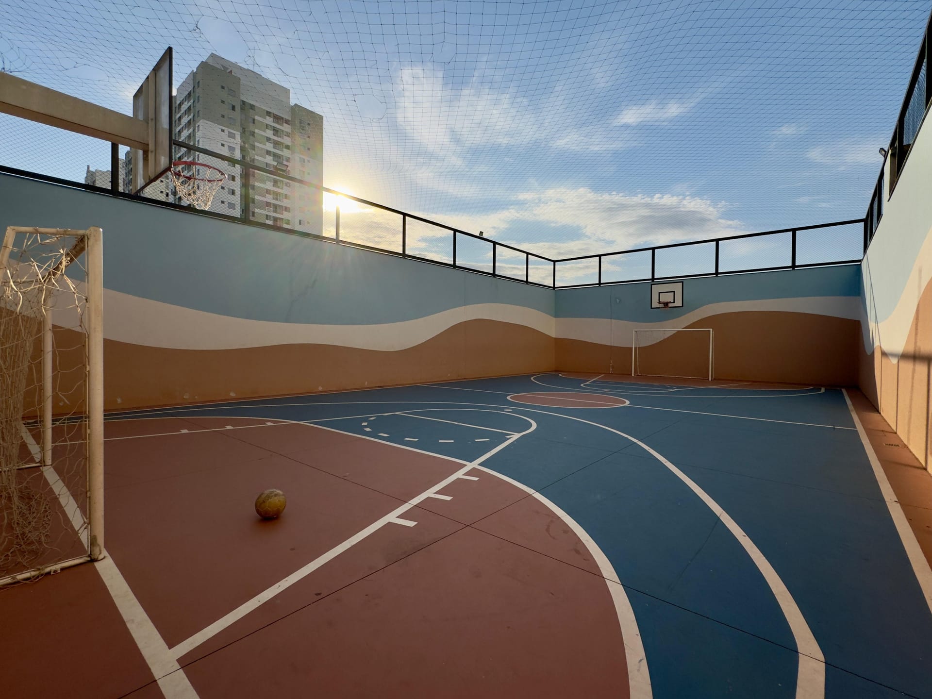 Apartamento à venda, Edifício Solar Mirador, 75m² úteis, 3 quartos (1 suíte), andar alto, sacada com churrasqueira - Aurora, Londrina, PR