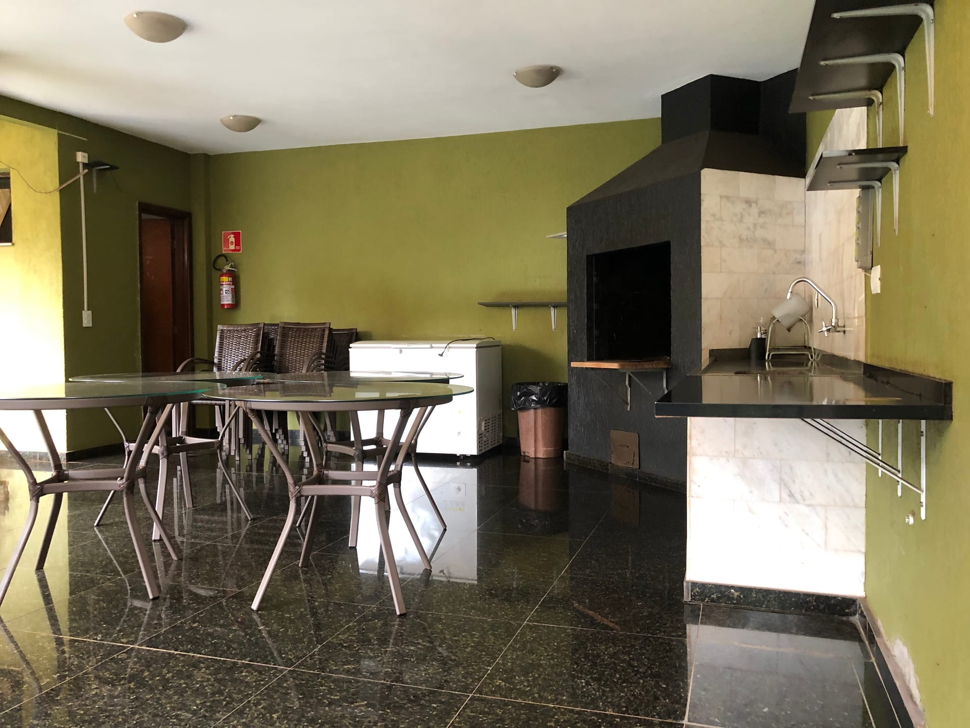 Apartamento à venda, Edifício Saint Simon, 57m² úteis, 1 quarto com suíte e closet, duplex, mobiliado - Centro, Londrina, PR