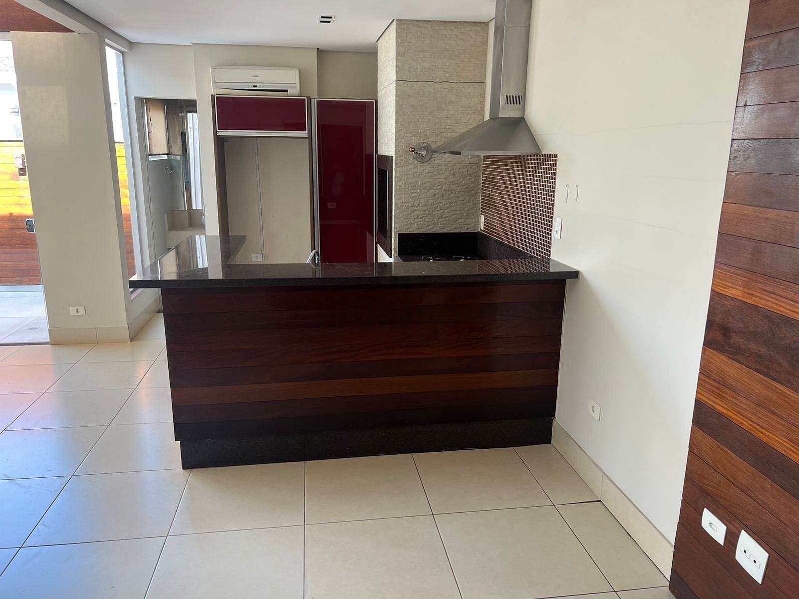Sobrado à venda, Royal Forest, 280m² úteis, 4 quartos sendo 2 suítes, completo em móveis planejados, piscina - Esperança, Londrina, PR