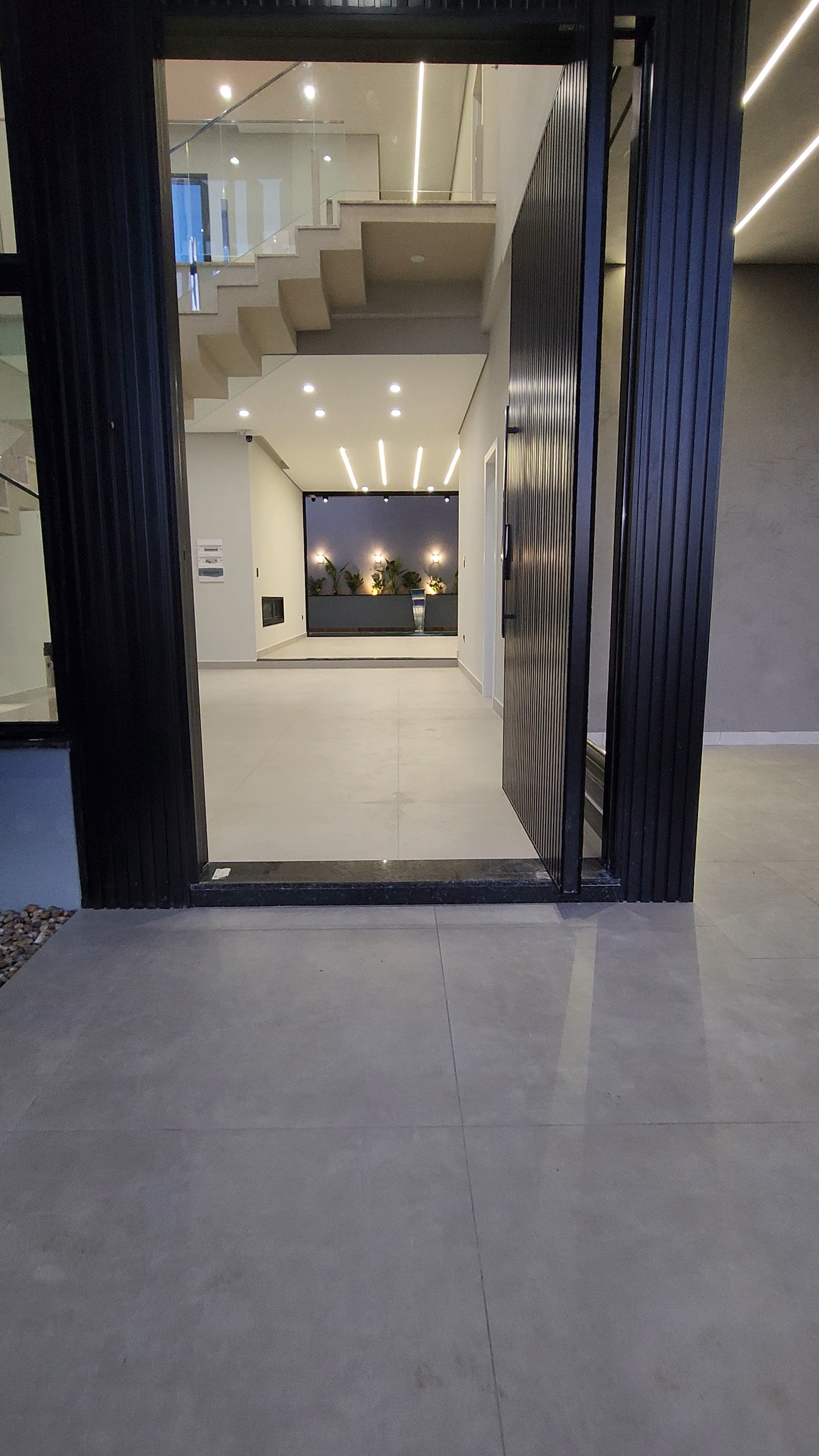 Casa em condominio à Venda, Parque Tauá Araguari, 233 m² construção, 3 suítes, hidro, piscina privativa - Jardim Morumbi, Londrina, PR