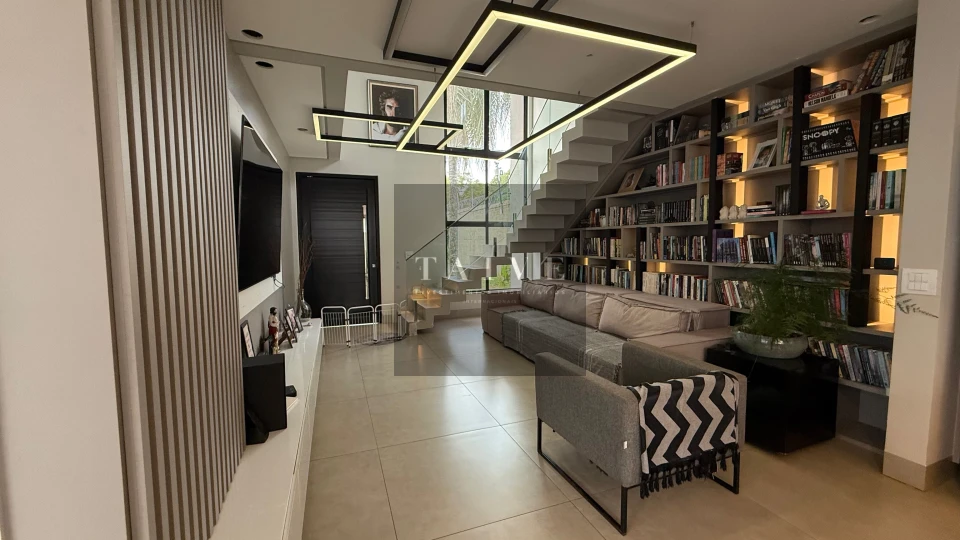 Sobrado à venda, 4 quartos sendo 3 suites, 250 m², Royal Maison, Londrina, PR