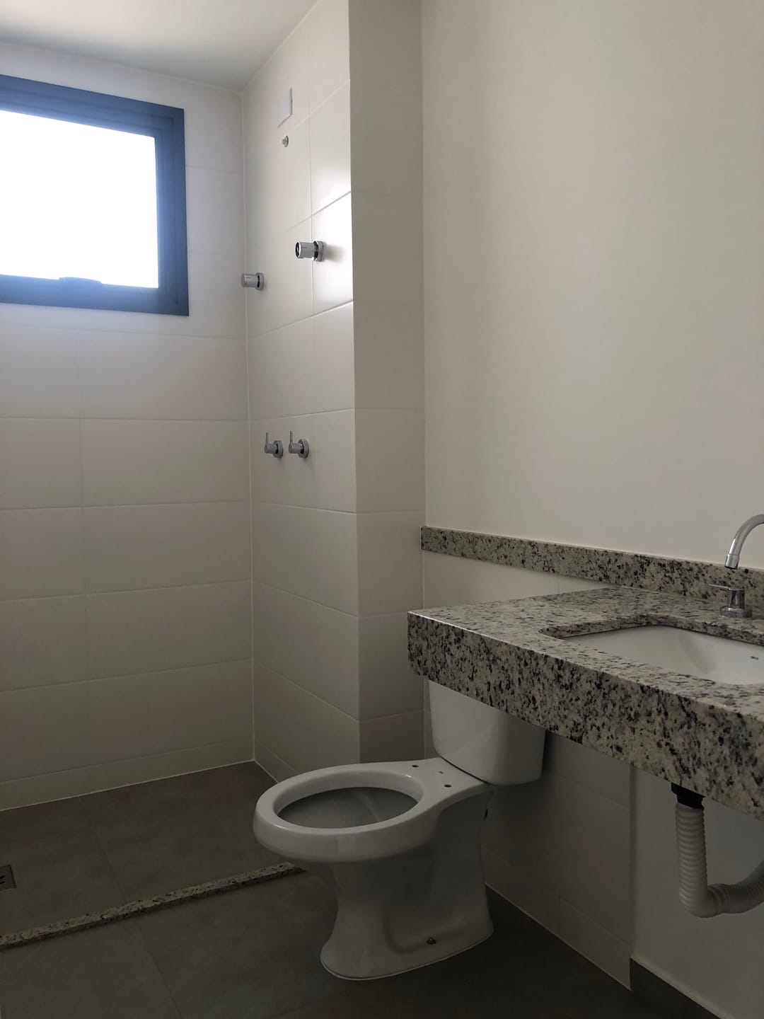 Apartamento à venda, Edifício Sense, 79m² úteis, 2 quartos (1 suíte), andar alto, ampla sacada com churrasqueira - Terra Bonita, Londrina, PR