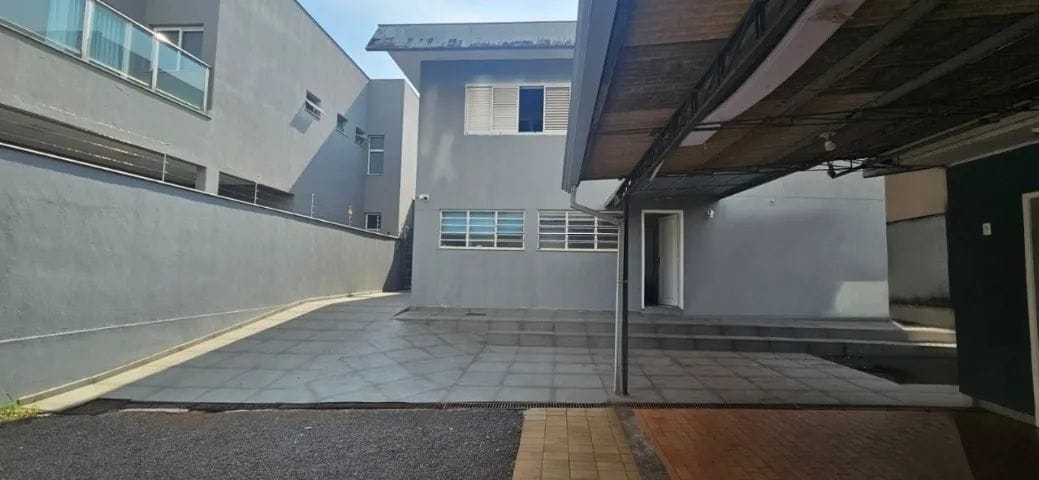 Sobrado à venda, sobrado 250m² úteis, na rua Mato Grosso centro, Londrina, PR