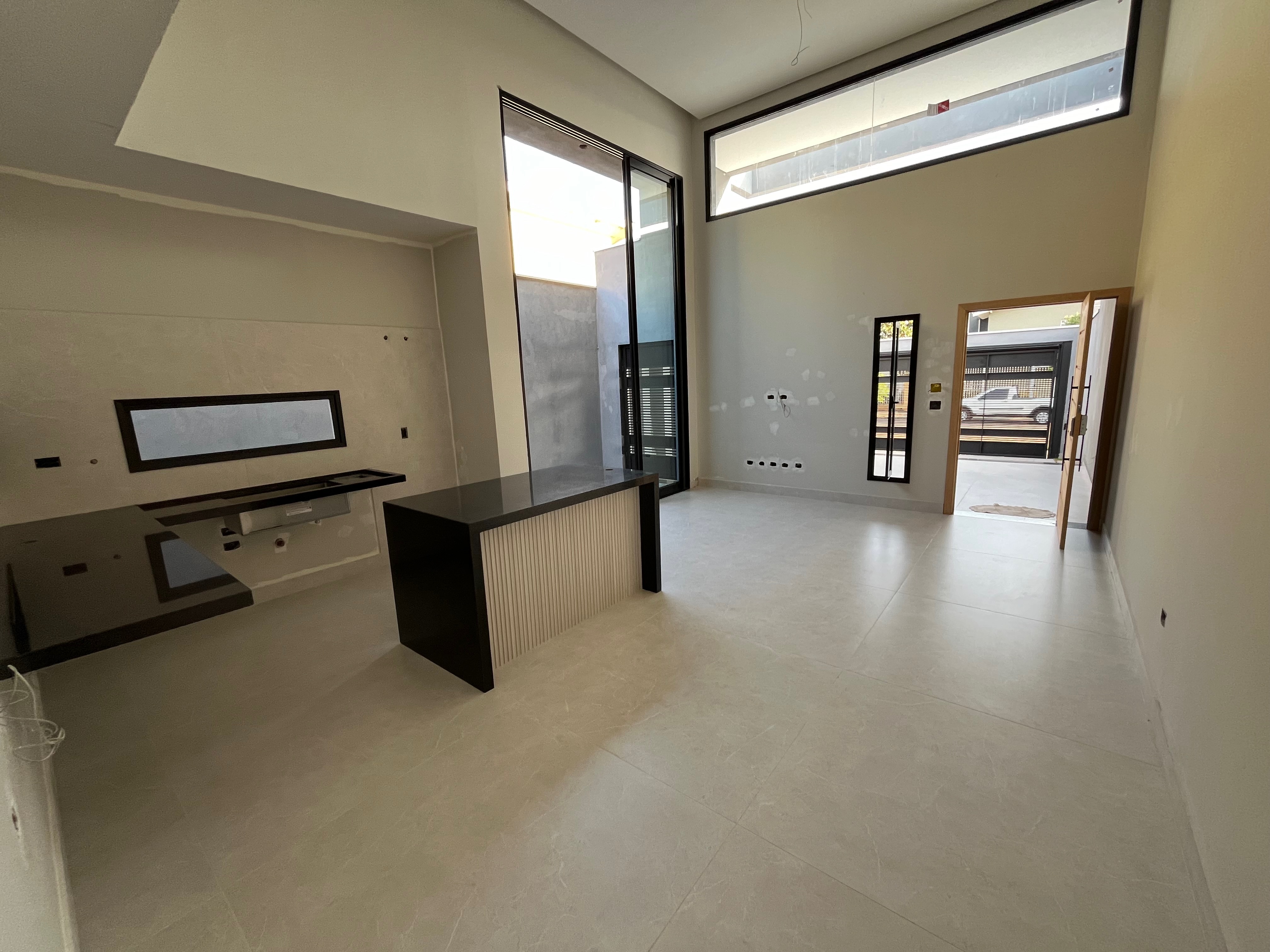 Casa  alto padrão,  à Venda, 140m², 3 dormitórios, 1 suíte próximo ao Aeroporto - Dom Pedro, Londrina, PR