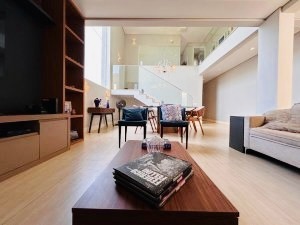 Sobrado à venda, Alphaville 2, 285m² úteis, 4 suítes, sendo uma com hidro e closet, completo planejados, piscina, 4 vagas-  Vivendas do Arvoredo,