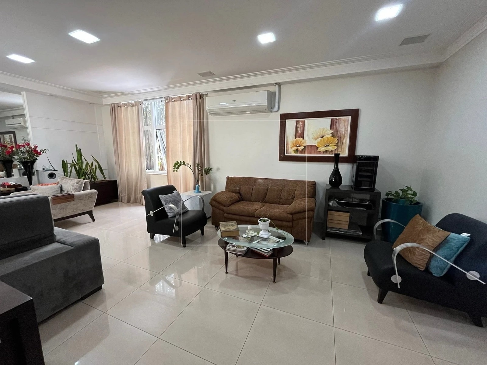 Casa à venda, Alphaville Imbuias, 400m² úteis, 4 quartos sendo 3 suítes, mobiliada -  Vivendas do Arvoredo, Londrina, PR