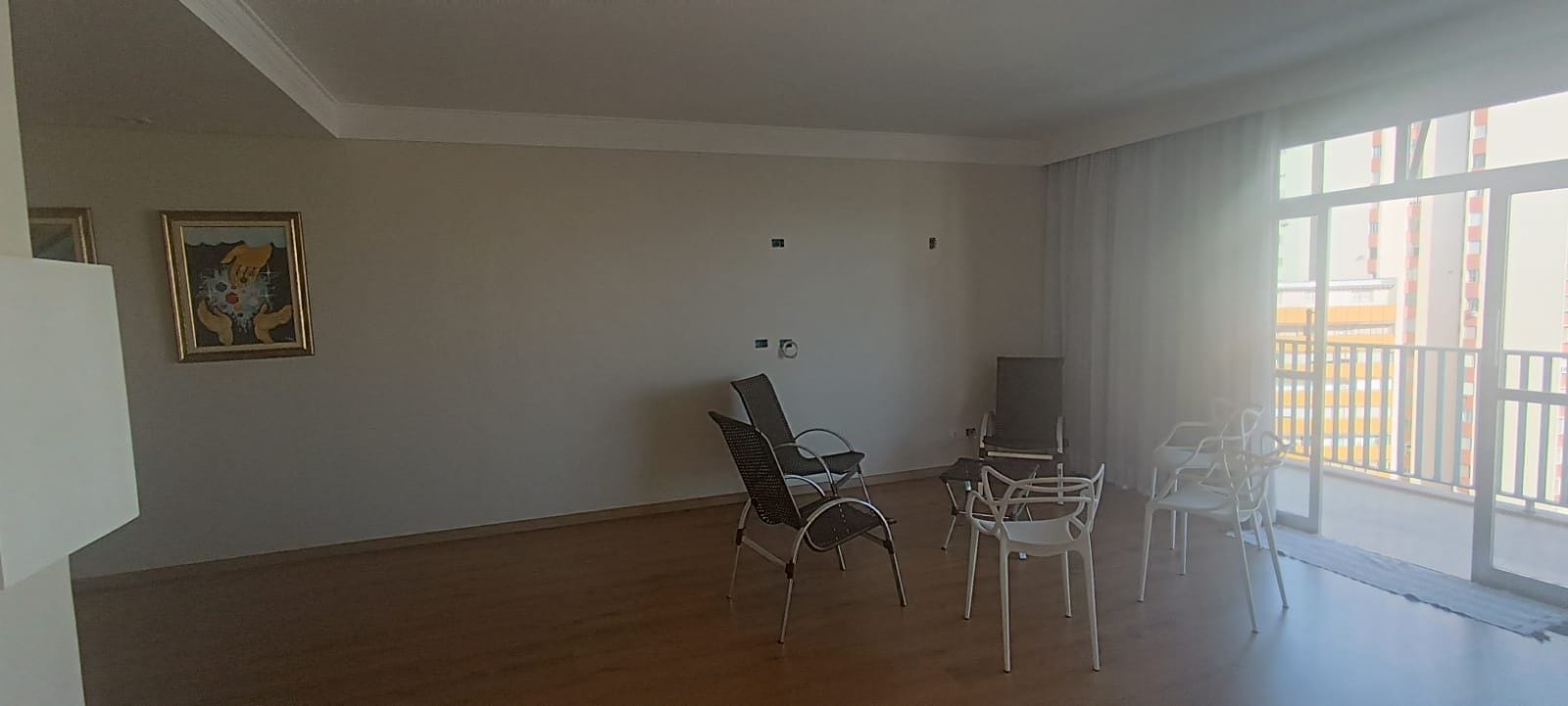 Apartamento  à venda,  Edifício Mona Lisa no calçadão central,177m² uteis, 4 quartos  sendo 2 suítes, recém reformado, andar alto, Centro, Londri