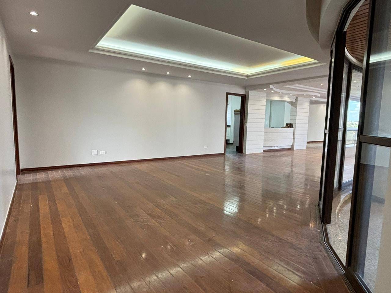 Apartamento à Venda,  260m² úteis, Edifício London Lake, 04 suítes, vista para lago 3 vagas - Caiçaras, Londrina, PR
