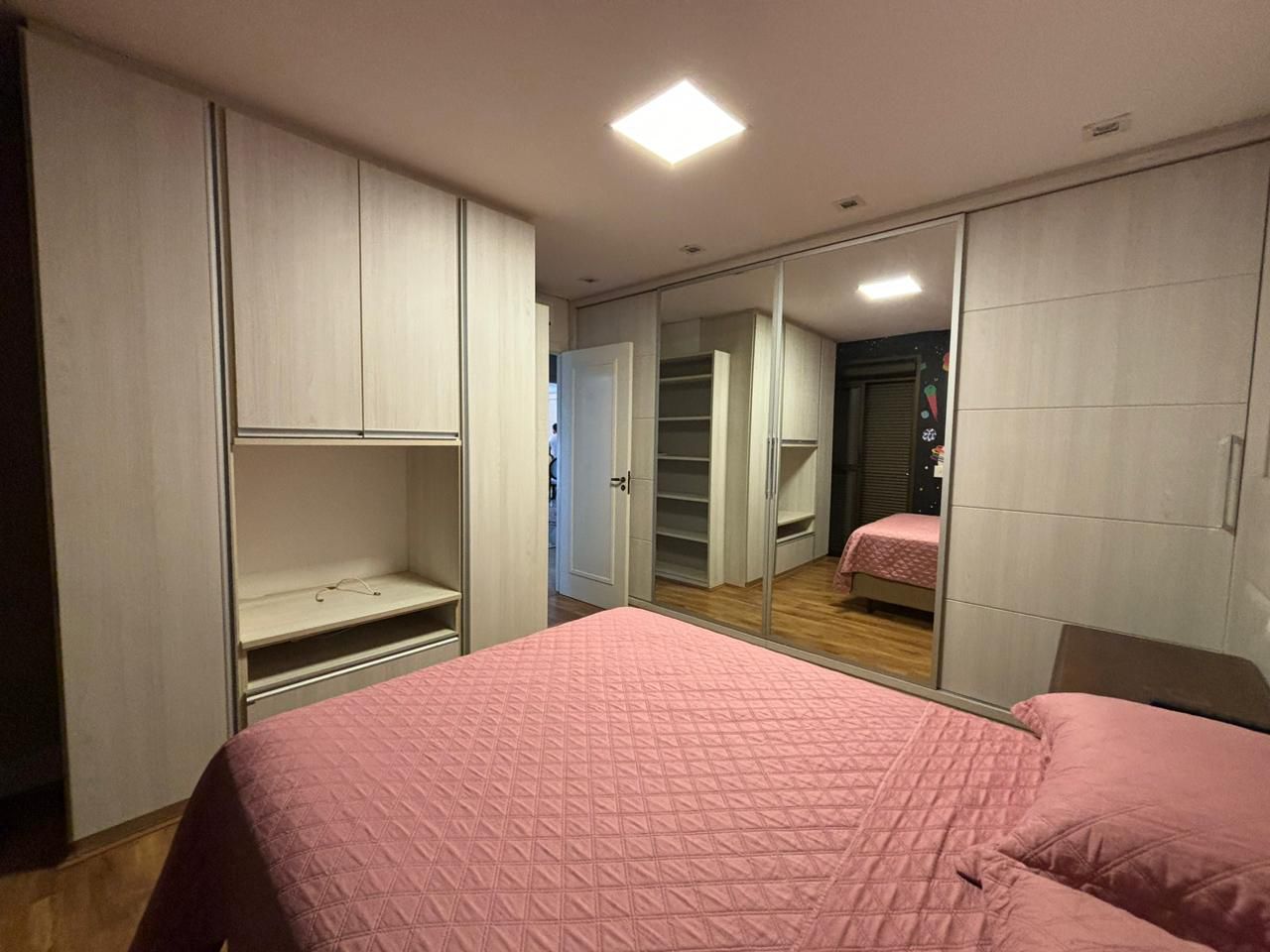 Apartamento à venda - 240m² úteis, 4 quartos sendo 2 suítes/ andar alto / 4 vagas de garagem /  PALAZZO VERONESI - Londrina/PR