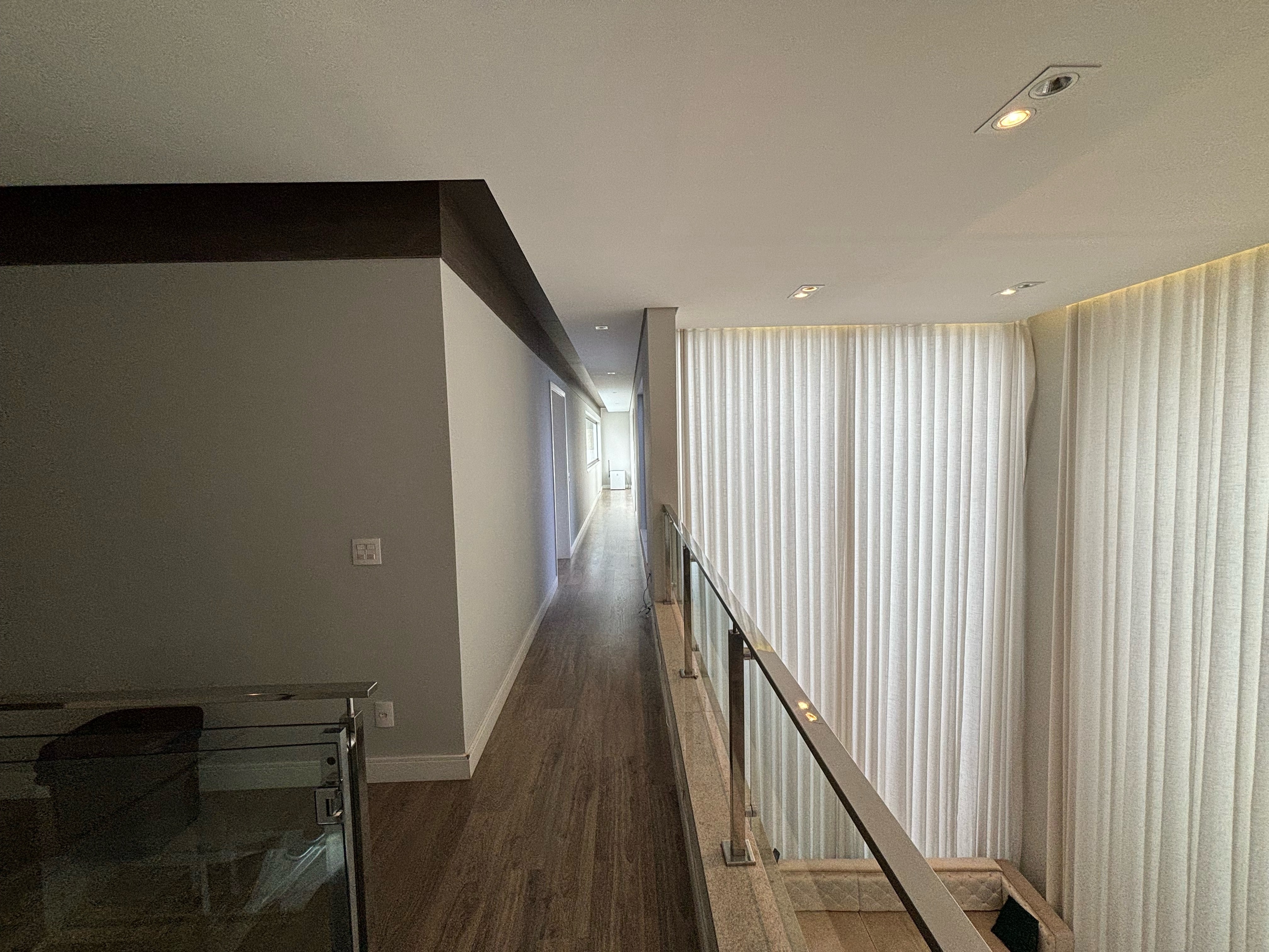 Sobrado à venda e locação,  500m², 4 quartos (sendo 2 suítes), 6 banheiros, 4 vagas de garagem, Mediterrâneo - Londrina, PR