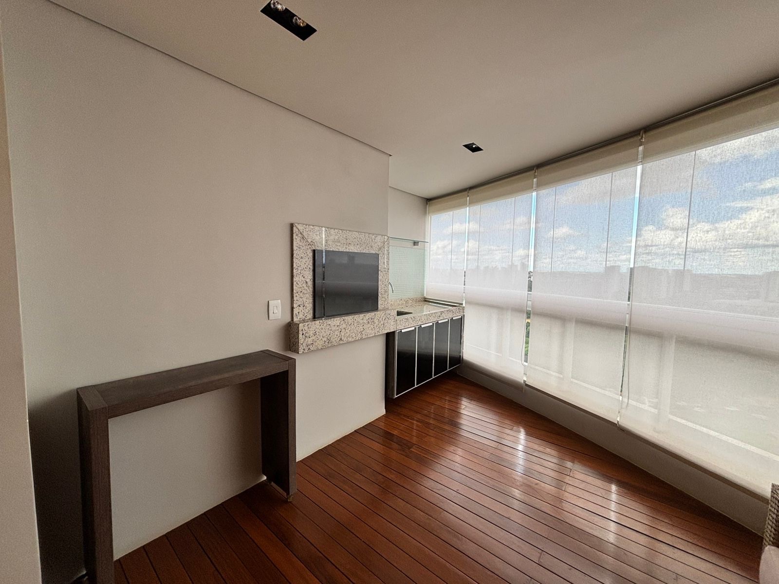 Apartamento à venda, Edifício Pallazo Di Césare , 156m2 úteis, 3 suítes, 3 vagas, andar alto, vista Lago, mobiliado, Bela Suiça, Londrina, PR