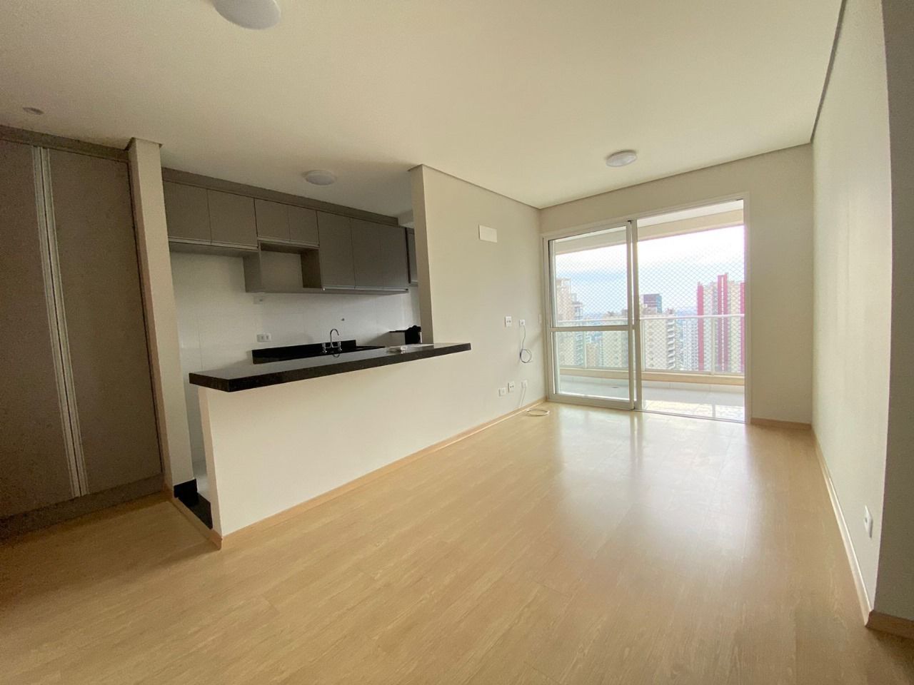 Apartamento à venda, Edifício Max Living, 83 m² privativos, 3 quartos sendo 1 suíte, Gleba Palhano, Londrina - Pr