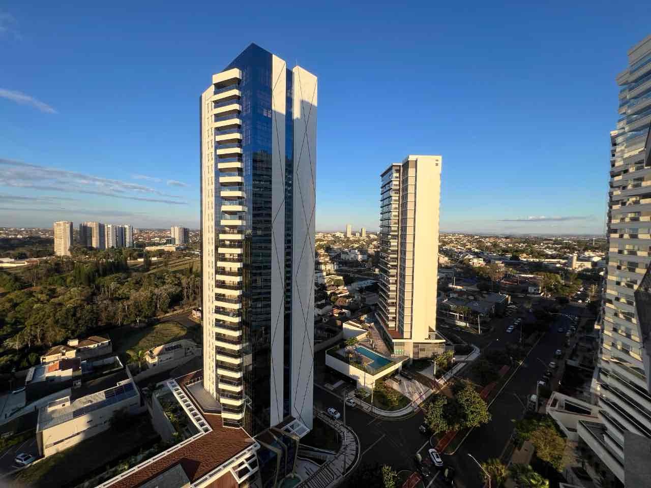 Apartamento à venda, Edifício Pallazo Di Césare , 156m2 úteis, 3 suítes, 3 vagas, andar alto, vista Lago, mobiliado, Bela Suiça, Londrina, PR