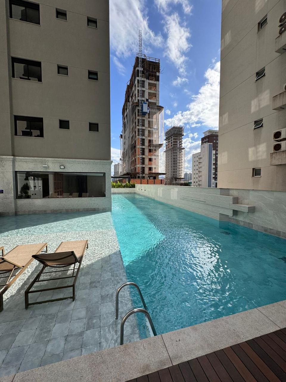 Apartamento novo à venda, 400m² da praia, Edifício Fiori Del Mare Residenziale, 3 suítes, 2 vagas de garagem, Itapema/SC.