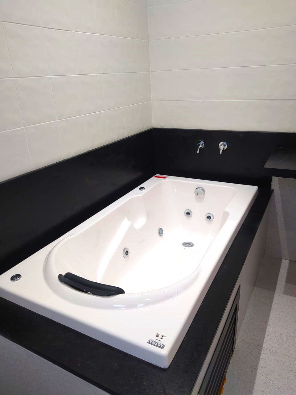 Sobrado à venda, 190m² úteis,  Condominio Tangará, 03 quartos, 4 vagas - Gleba Simon Frazer, Londrina, PR