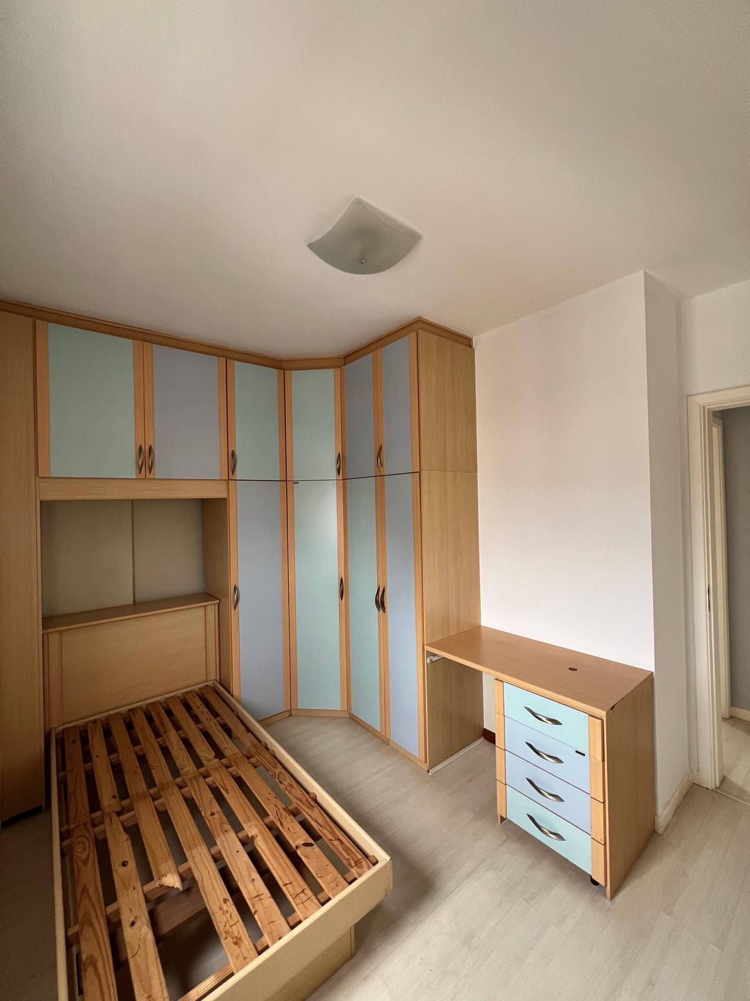 Apartamento à venda, Edifício Porto Belo, 83m² úteis, 3 quartos (1 suíte), sol da manhã, andar alto - San Remo, Londrina, PR