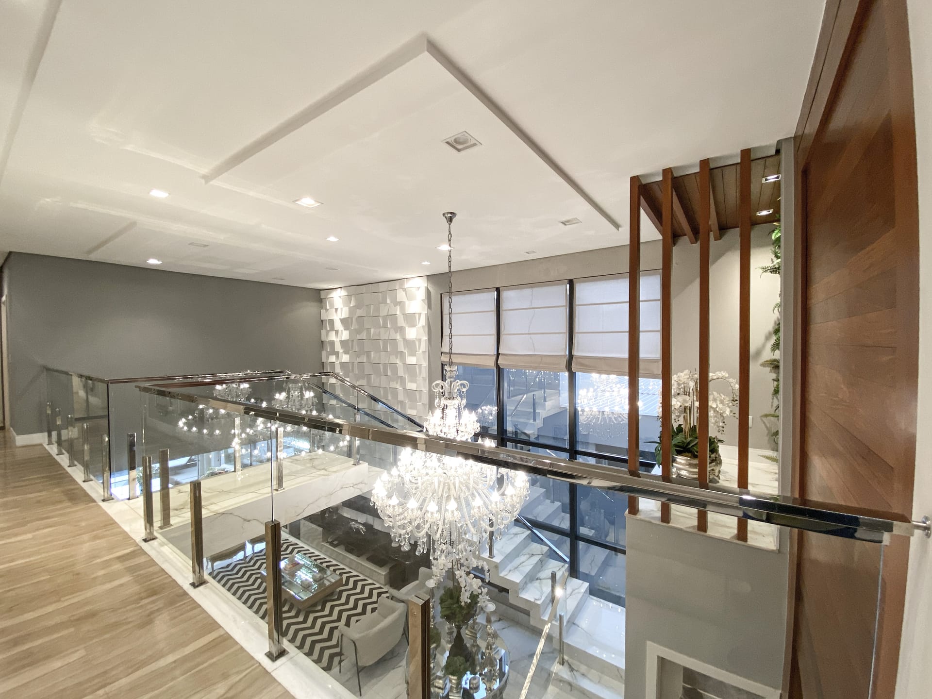 Casa venda e locação no Cond. Alphaville II, 300m² úteis, mobiliada, decorada com 4 quartos sendo 2 suítes e 2 demi-suites, piscina, hidromassage