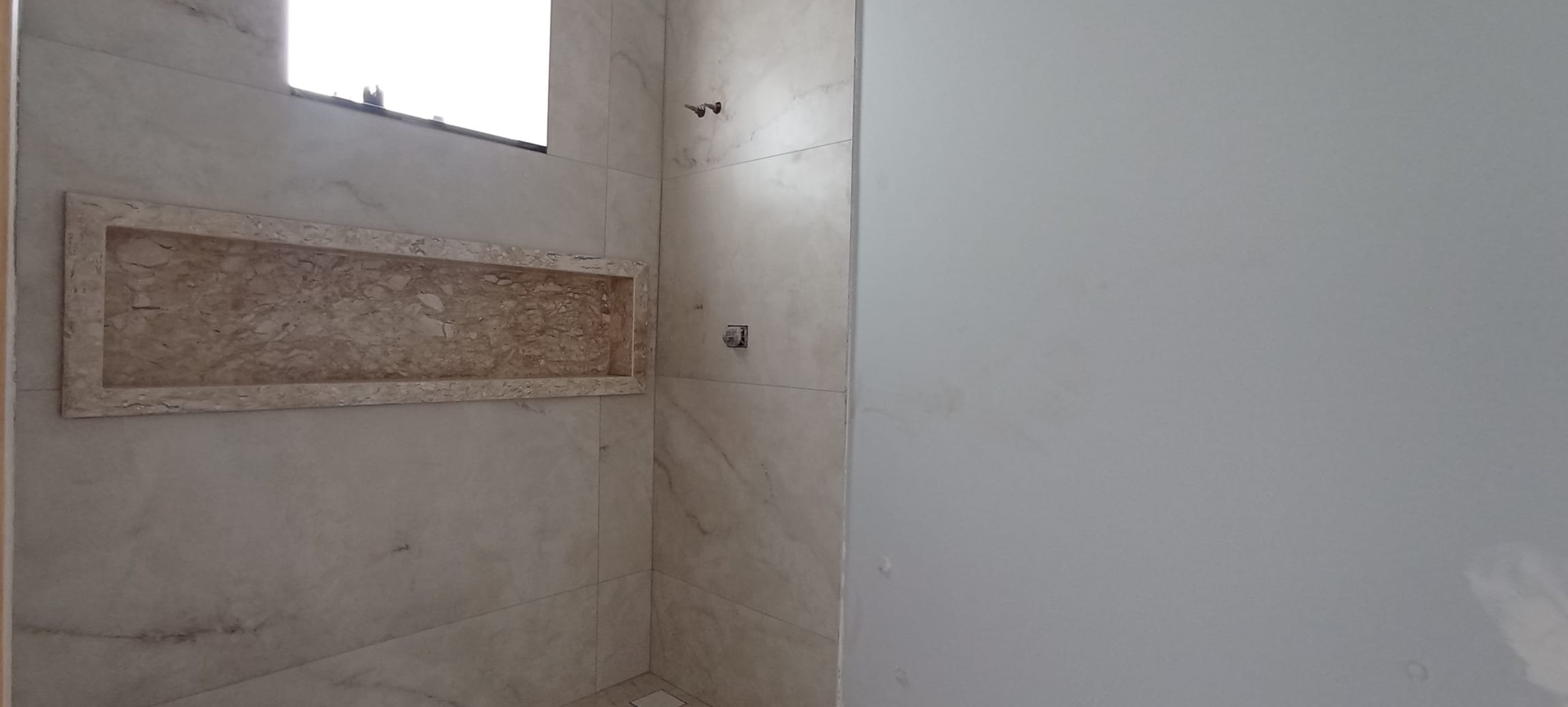 Sobrado à venda - 200m²/ 3 quartos / 3 suítes/ piscina - recém-construída  - próx av Faria Lima - Londrina/PR