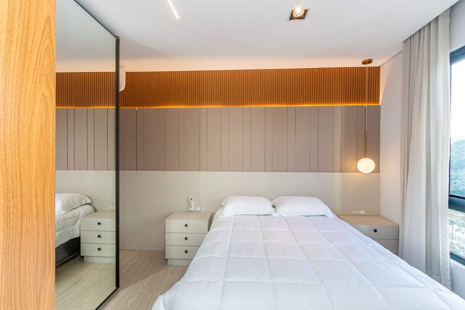 Apartamento à venda, Edifício Costa, 136m²úteis,  4 suítes, 1 Lavabo, 2 vagas, próximo a roda gigante, Pioneiros, Barra norte- Balneário Camboriú