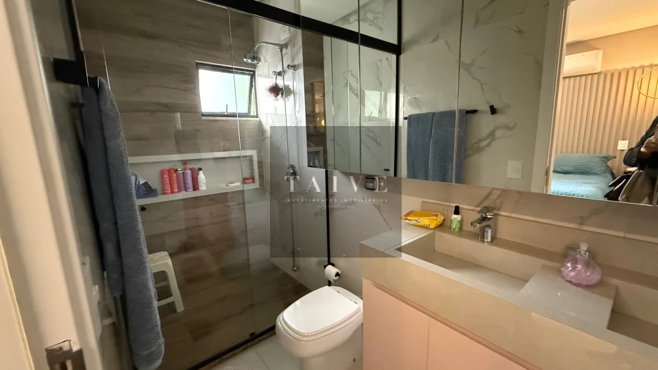 Sobrado à venda, 4 quartos sendo 3 suites, 250 m², Royal Maison, Londrina, PR