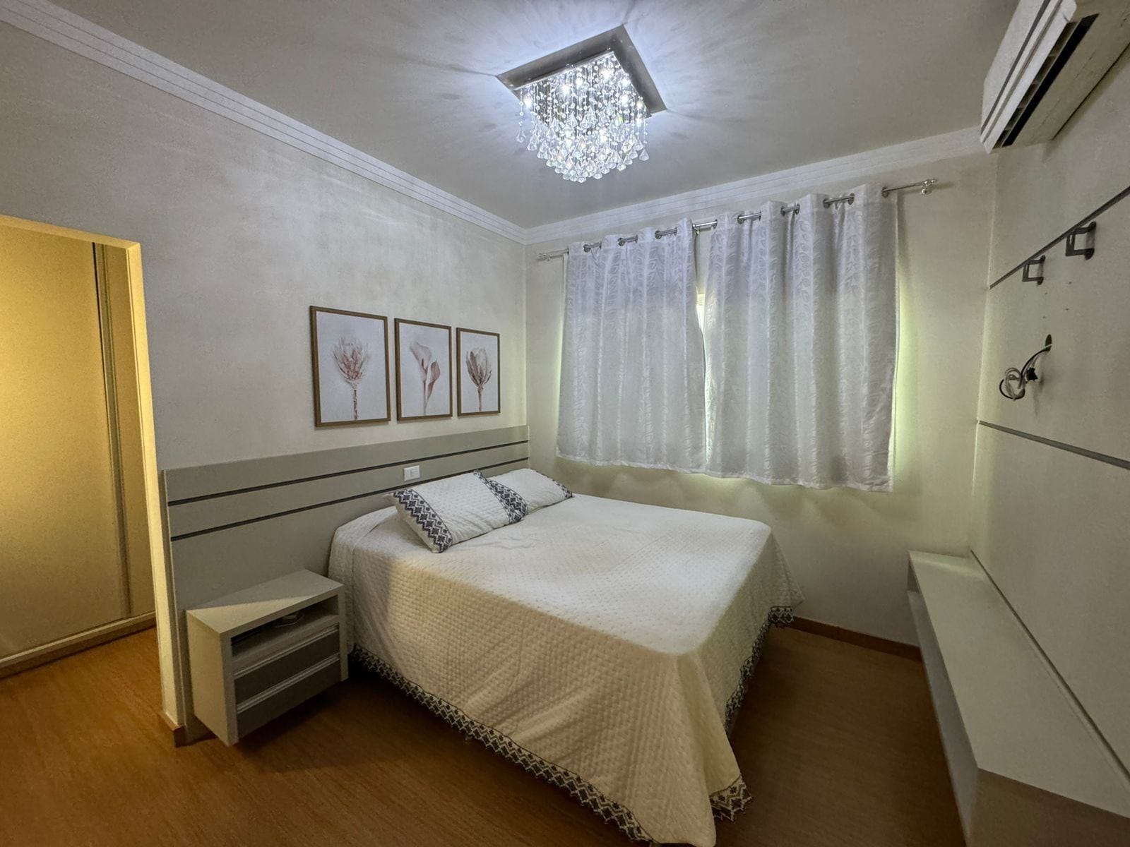 Casa à venda, Condomínio Morada das Flores, 160m² úteis, 3 quartos sendo 1 suíte, todo planejado -  Cambé/PR