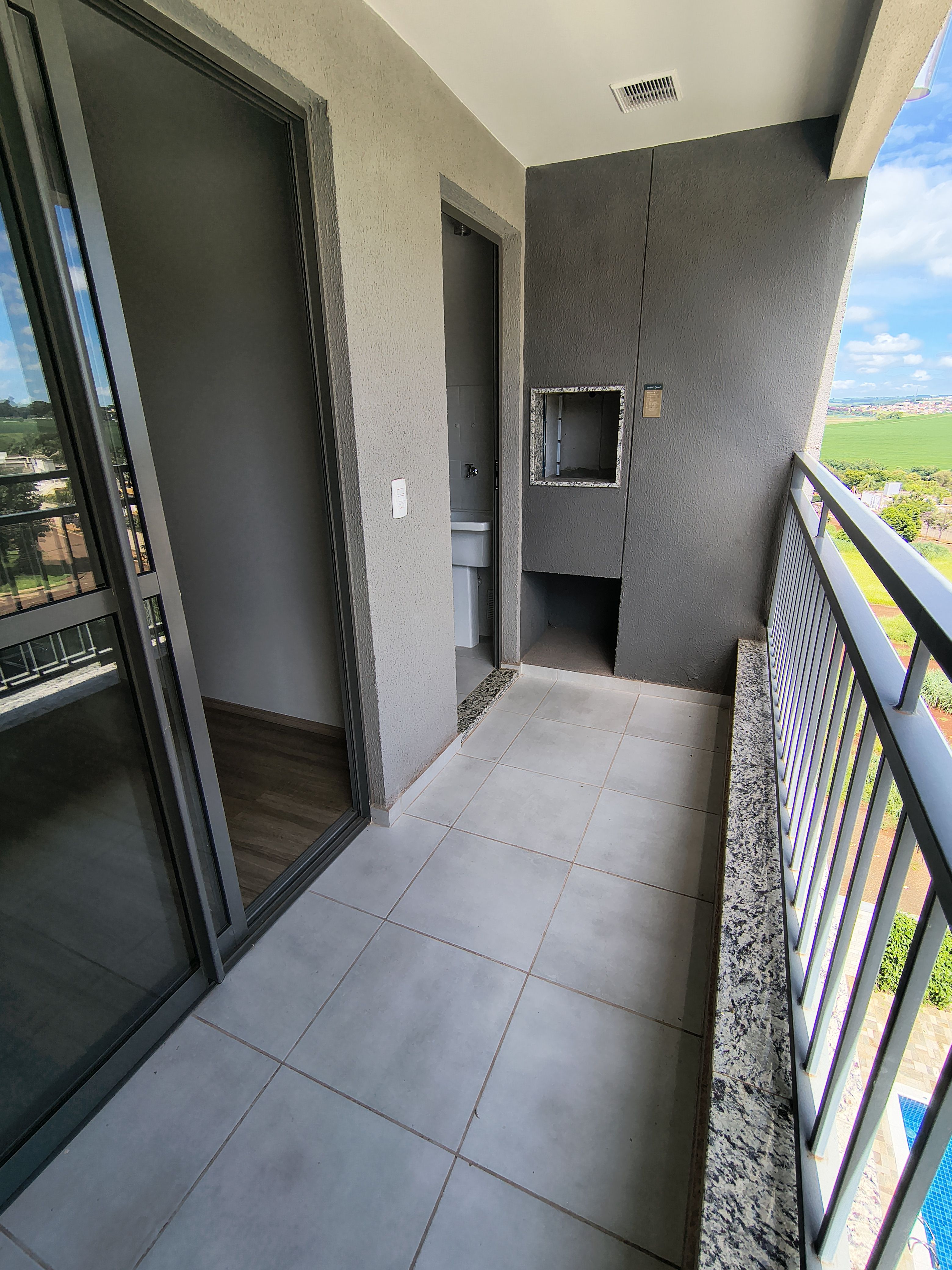 Apartamento à venda, Edifício carmel, 64M² úteis, 2 sendo 1 suíte, Sala estendida, Gleba Palhano,  Londrina - Pr