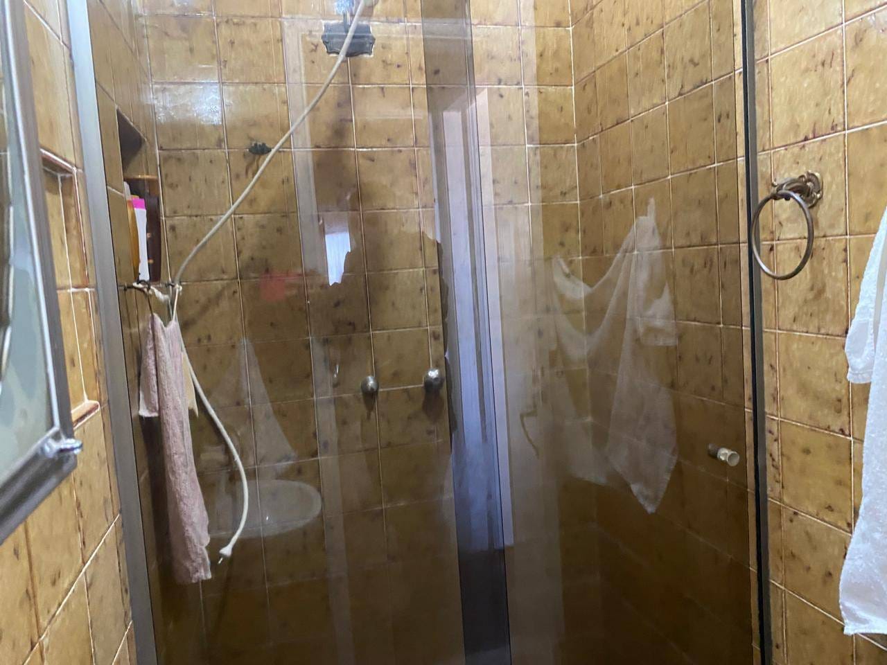 Apartamento à venda, 160 m²  úteis, 4 quartos sendo 1 suíte,  andar alto no Edifício Centro Comercial- Centro, Londrina, PR