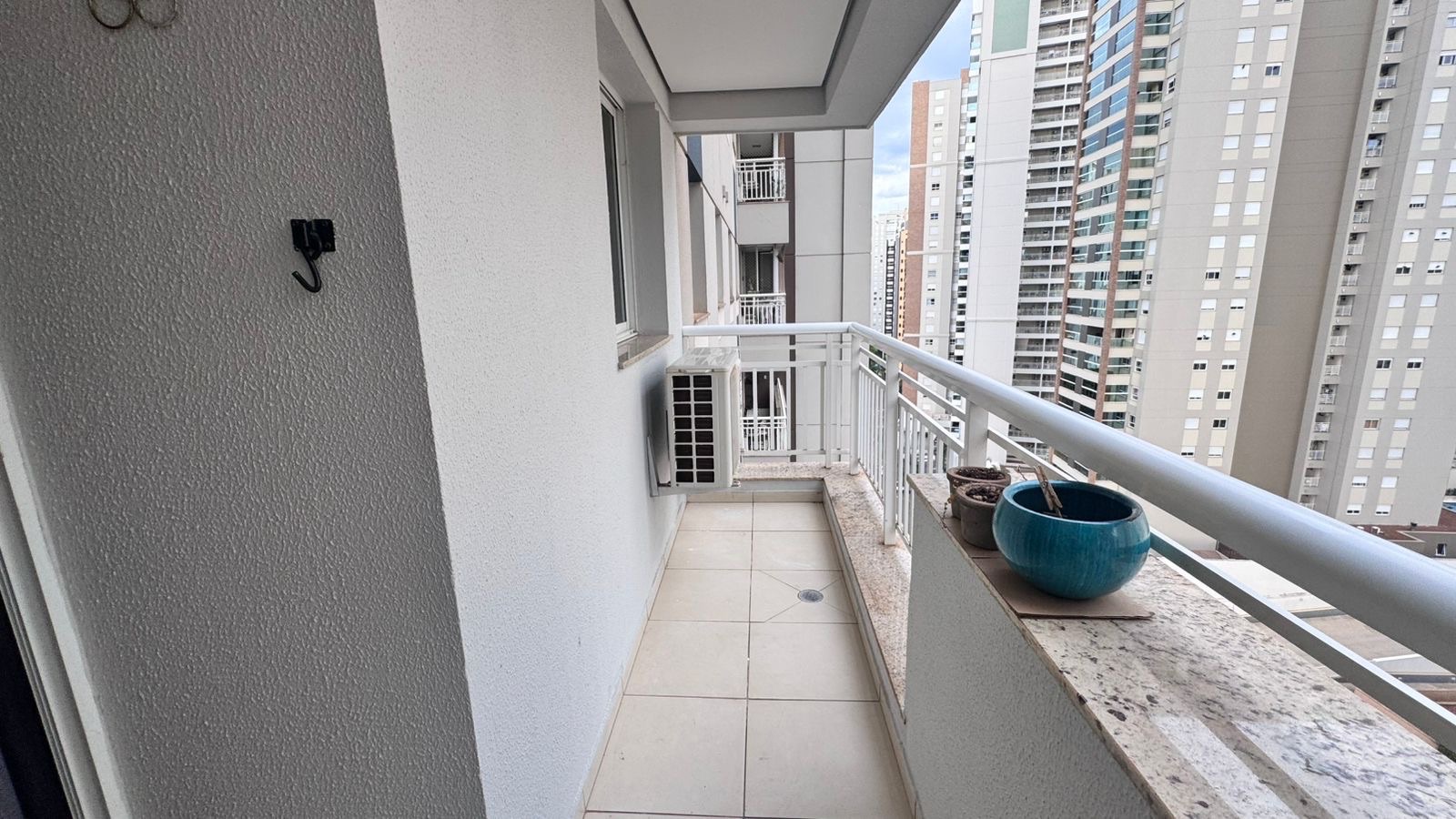Apartamento para venda, Edifício Liberty Towers,  77m² úteis, 2 quartos sendo 1 suíte, andar alto, com planejados -  Santa Rosa, Londrina, PR