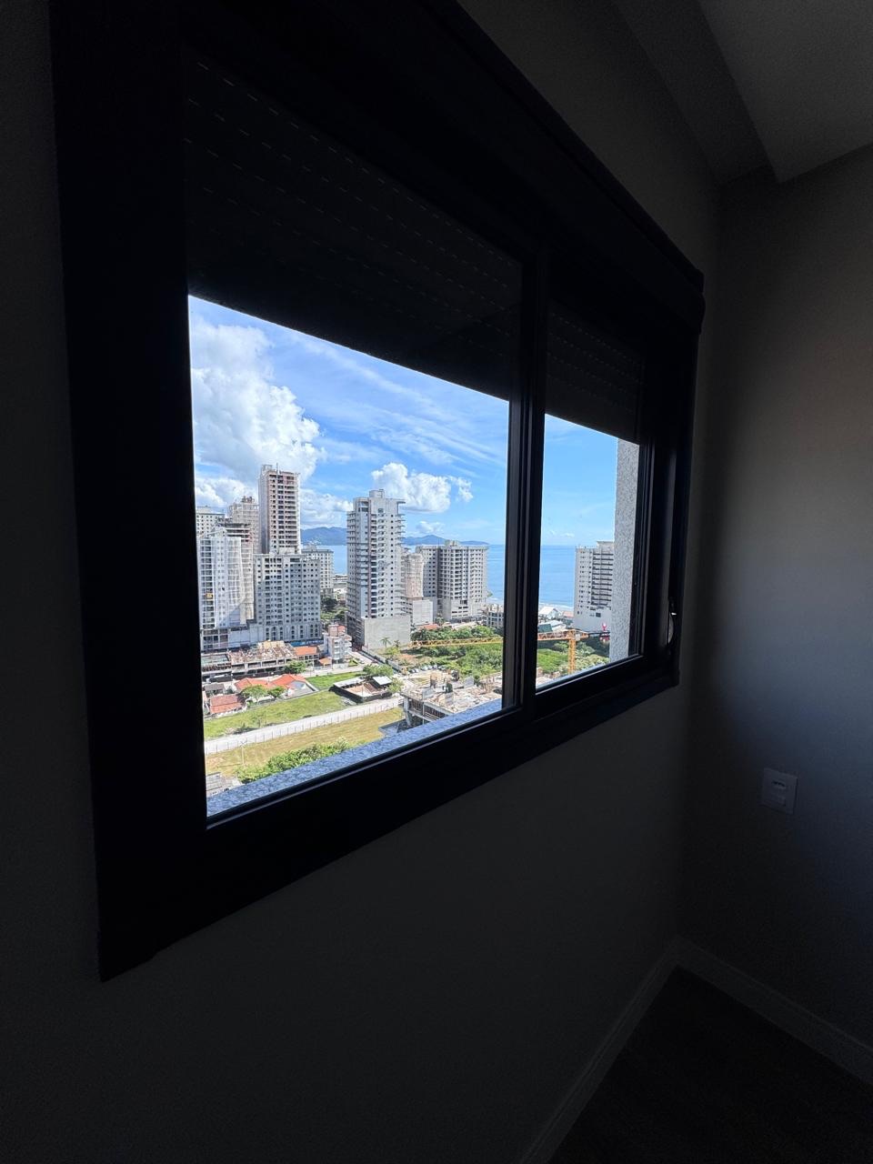 Apartamento no último andar com vista à montanha no litoral catarinense