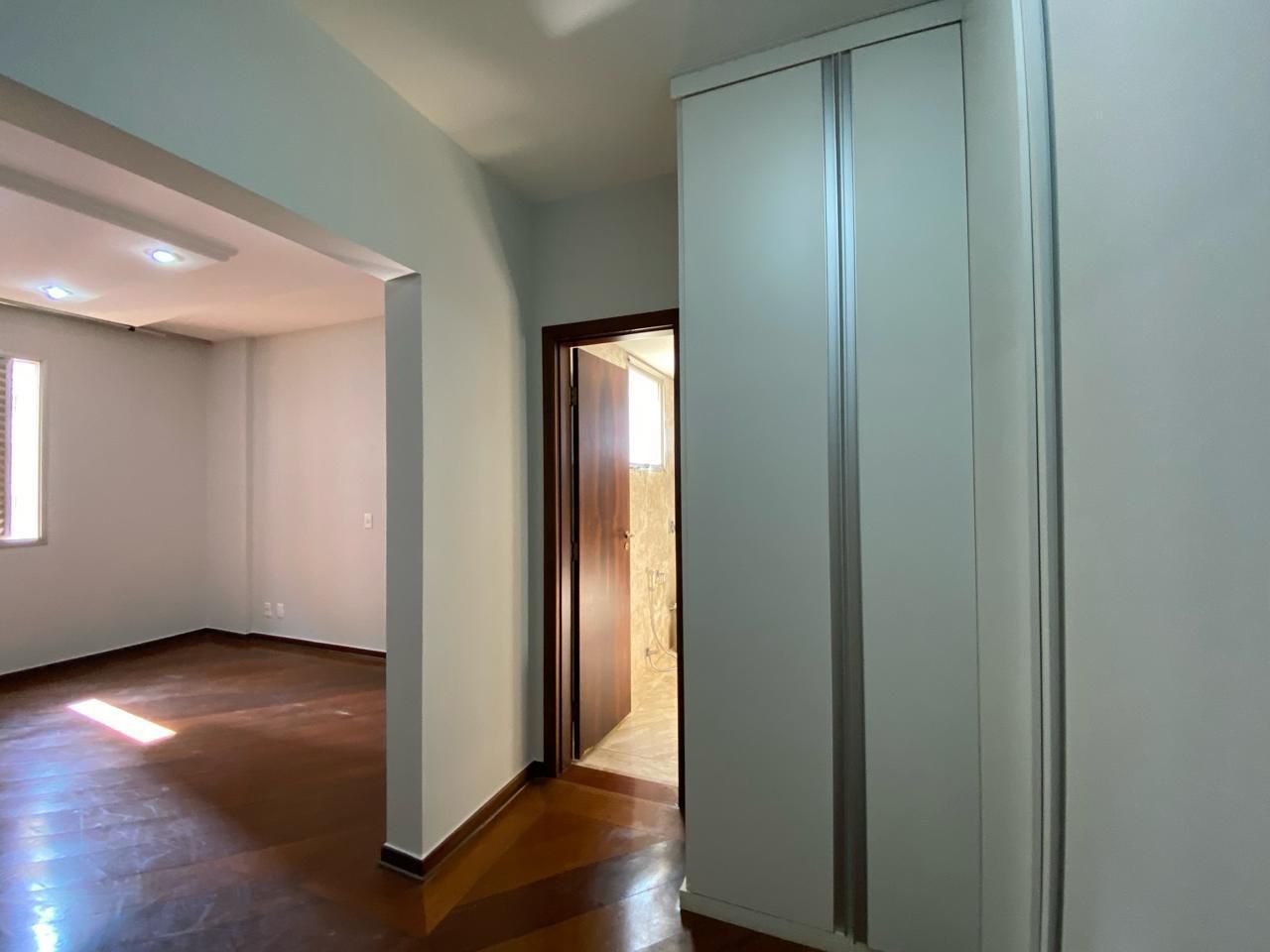 Apartamento 214m²/4 quartos (sendo 1 suíte)/ 02 vagas - Condomínio Edifício Príncipe de Galles,  R. Espírito Santo- Centro, Londrina, PR