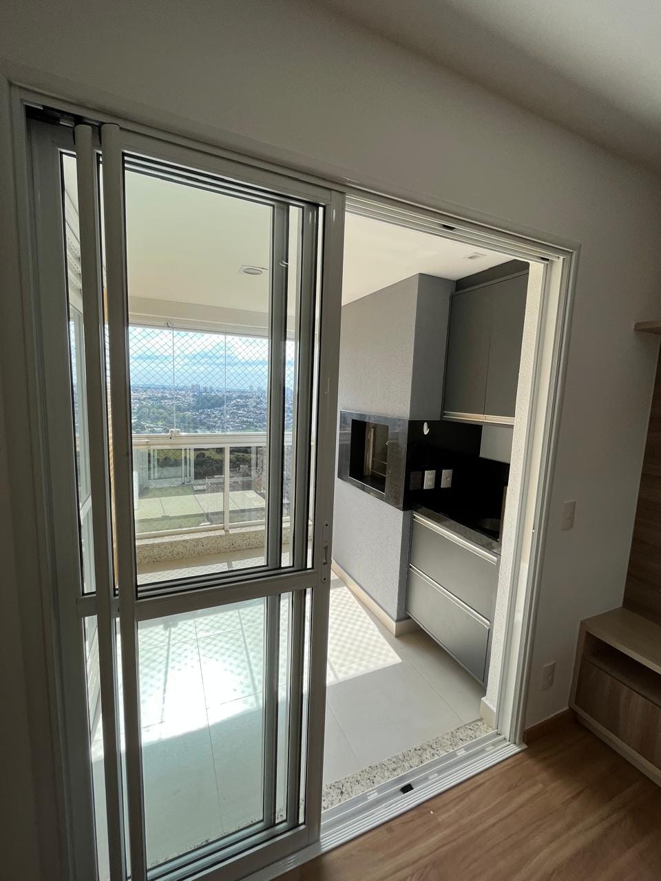 Apartamento à venda, Edifício Alameda Eco Resort , 83m² úteis, 3 dormitórios sendo 1 suíte, 2 vagas , andar alto, Gleba Palhano, Londrina, PR